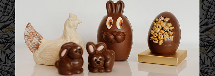 Moulages en chocolat de Pâques : lapin de Pâques, oeuf de Pâques, cloche de Pâques